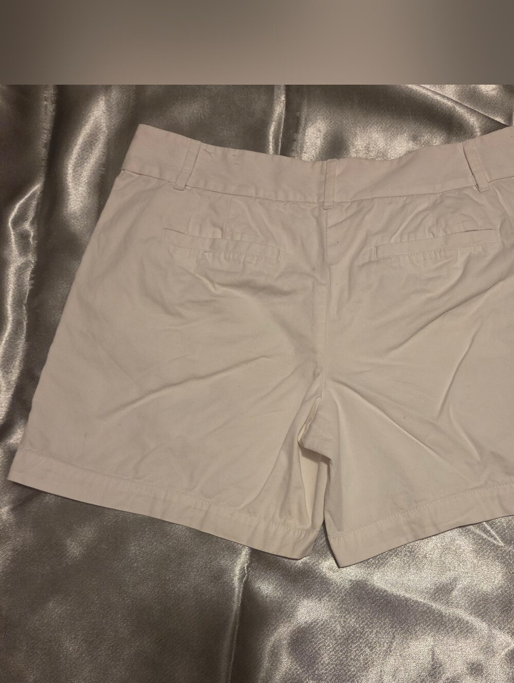 White Shorts Ann Taylor LOFT size 6 Classic Women's White Shorts Casual - Picture 2 of 3
